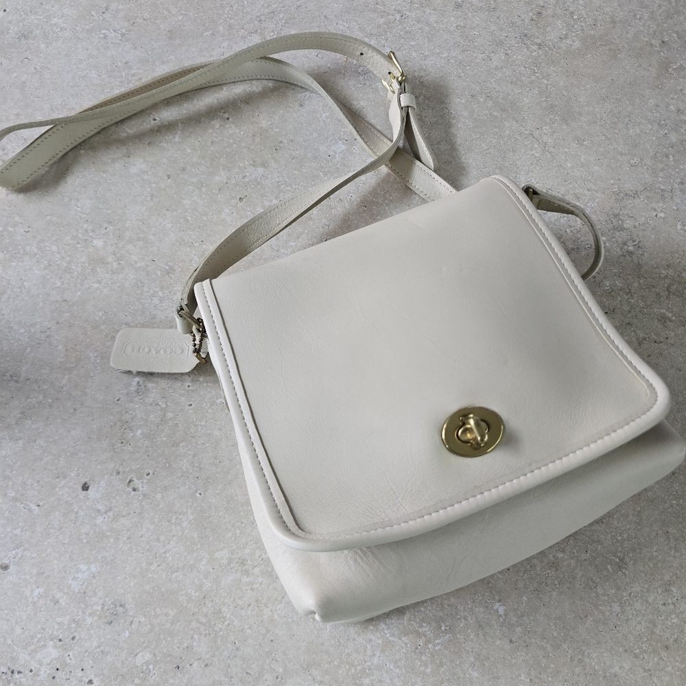 Vintage Coach Cream Leather Crossbody Bag with Gold Turn-Lock